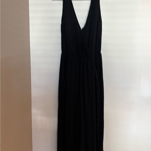 Babaton Black v neck jumpsuit size S aritzia - Picture 4 of 5